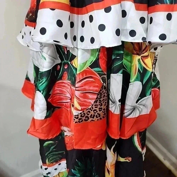 Beautiful Multiprint Fruit and tiger tiered ruffled maxi dress. - Picture 9 of 11